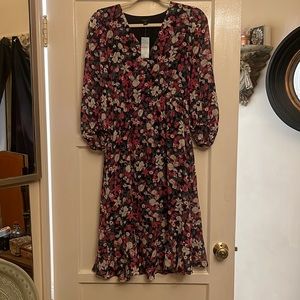 Ann Taylor dress V-neck flower design